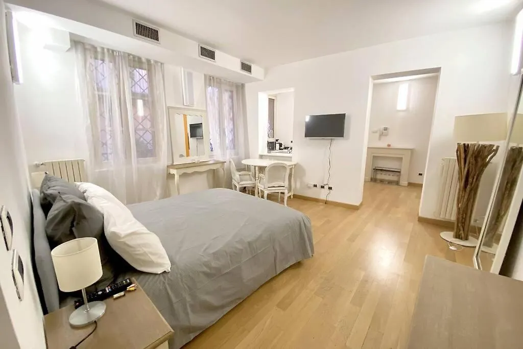Boutique Apartment In Milano Center: Duomo Scala