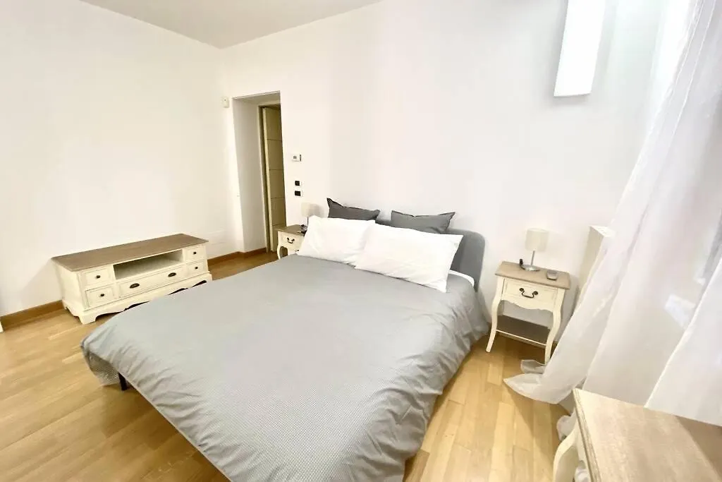Boutique Apartment In Milano Center: Duomo Scala